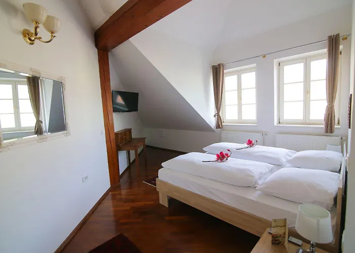 Ξενοδοχείο Katrca 3*