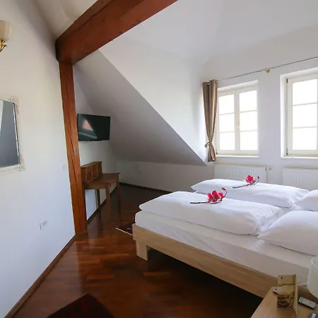 Hotel Katrca 3*